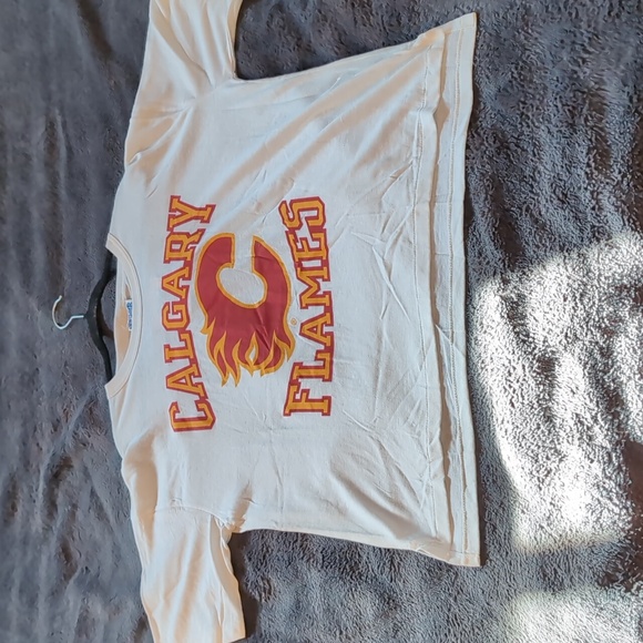 Softwear| NWT NHL Vintage Calgary Flames White Short Sleeved T-shirt Cropped - Picture 8 of 14